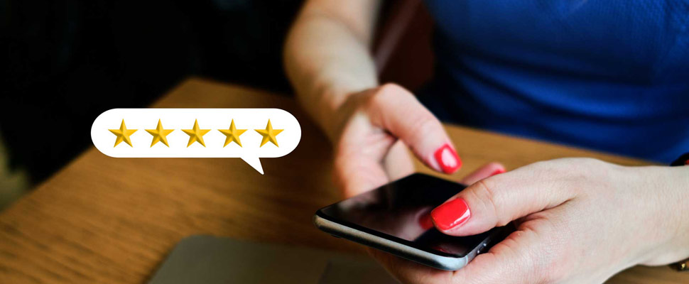 Girl works in the office and gives a five-star rating using a smartphone