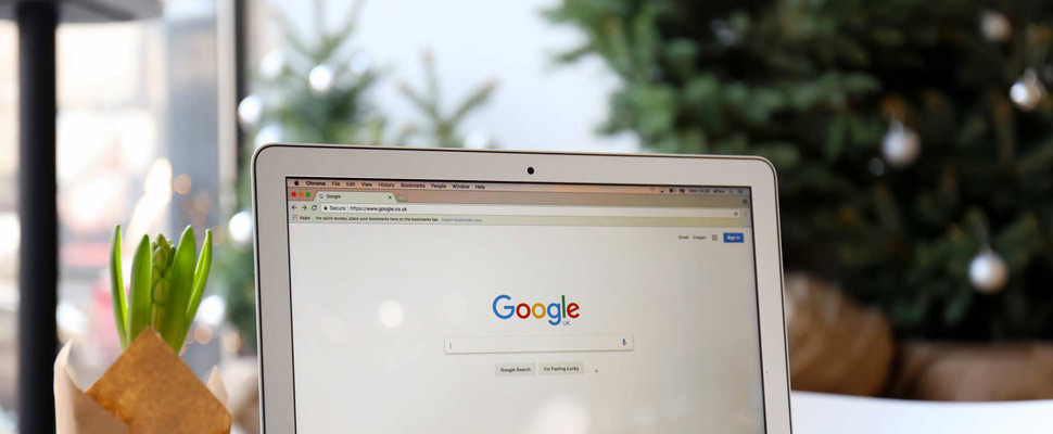 KYIV, UKRAINE – JANUARY 15, 2018: Modern Apple Macbook Air displ KYIV, UKRAINE – JANUARY 15, 2018: Modern Apple Macbook Air displ